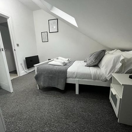 2 Bedroom Flat London Exterior photo